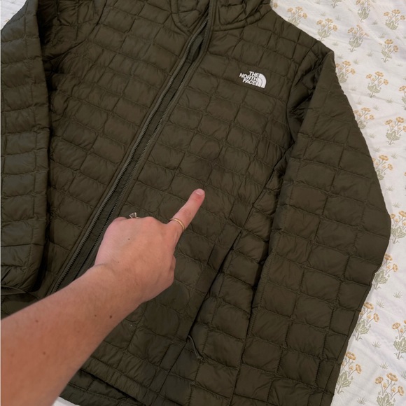 North Face Thermoball Jacket Size Medium, Olive Green - Picture 2 of 9